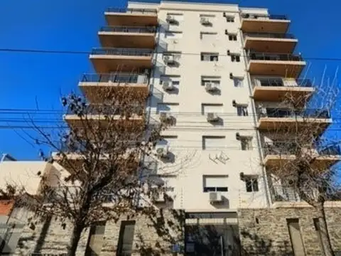 Departamento de 4 ambientes con balcon y dos garaje cubierto