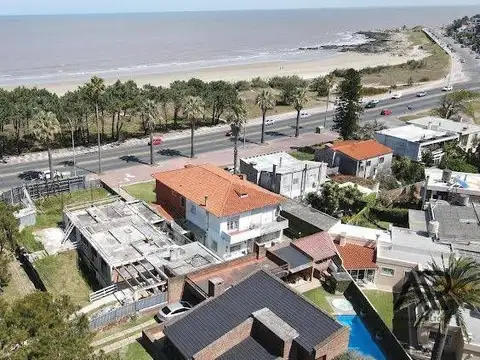 Apartamento en venta de 3 dormitorios 4 baños 2 garajes. Rambla Punta Gorda