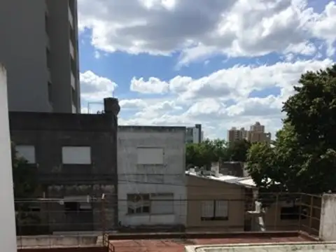 Casa 6 ambientes con 2 baños