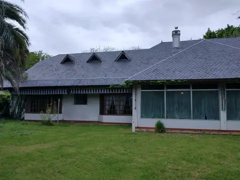 Casa 6 ambientes con 5 baños