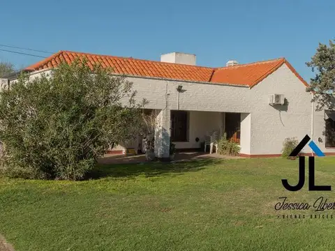 Casa en Venta en Capilla del Señor con parque de 1700 m2 en el casco urbano.