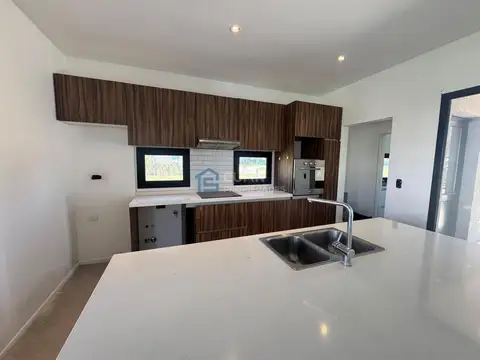 Casa en Alquiler de 4 dormitorios