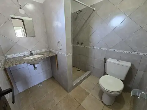 Departamento tipo casa, 3 amb, en alquiler en Lanús Este