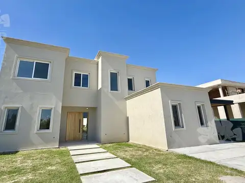 Casa en Venta en Laguna Grande, USD 640.000