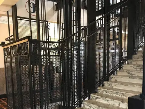 Oficina 9 ambientes con 3 baños