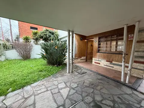Casa 3 ambientes ideal inversor en Villa Luzuriaga