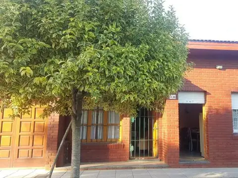 Chalet más departamento de 1 ambiente con baño