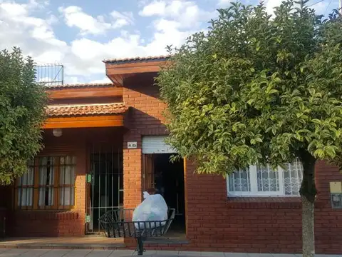 Chalet 3 Ambientes con jardín y  parrilla - Bolivar al 6700