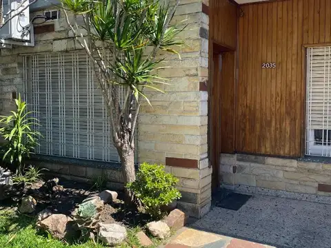 CASA AMERICANA 3 AMB CON ENTRADA DE AUTO PATIO