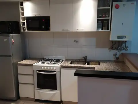 EXCELENTE MONOAMBIENTE EN ALQUILER SOBRE BYNNON 1400