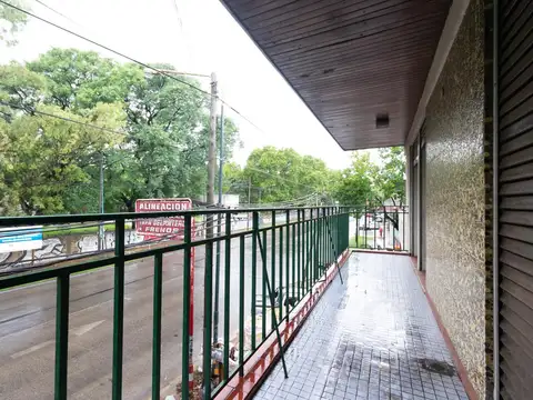 CASA en VENTA 4 ambientes Villa Maipú con BALCON PATIO TERRAZA LOCAL DEPOSITO GALPON