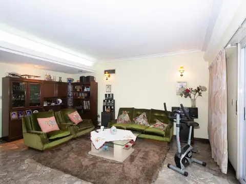 Venta casa 5 ambientes con local depósito en Villa Maipu