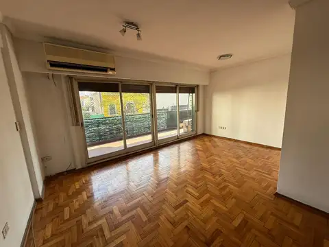 AMPLIO SEMIPISO 4 AMBIENTES CON DEPENDENCIA, COCHERA Y PALIER PRIVADO - APTO PROFESIONAL