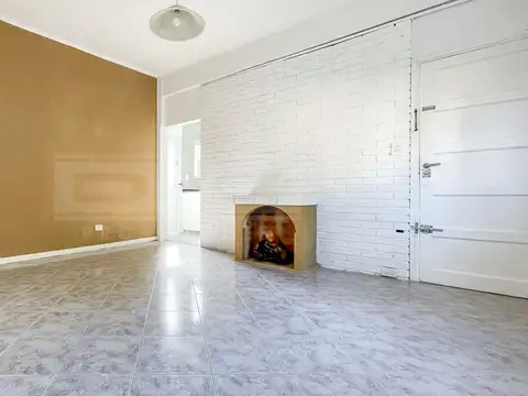 Juan B Justo  al 3800, entre Debenedetti y Carlos Gardel