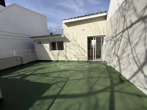 Depto Tipo Casa en Venta en Monte Castro, USD 230.000