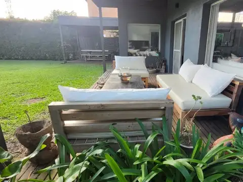 Casa en Alquiler Temporal con 2 cocheras