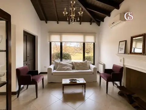 Casa en Alquiler con 2 cocheras