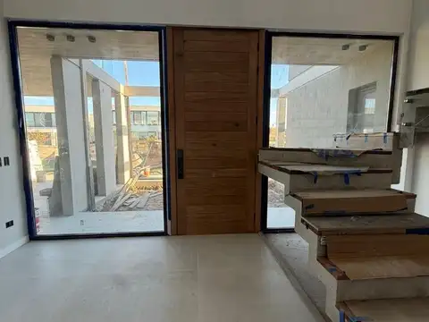 Casa 5 ambientes con 5 baños