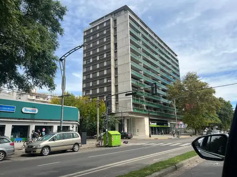 Cochera en alquiler Rosario Av Pellegrini al 3700