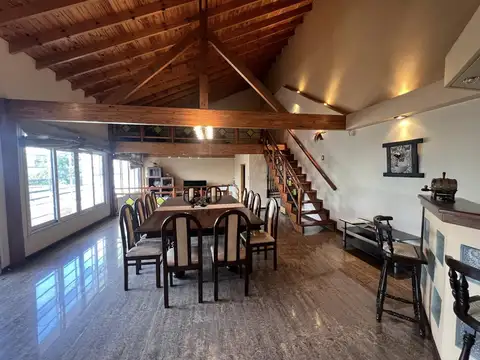 Casa 7 ambientes con 5 baños