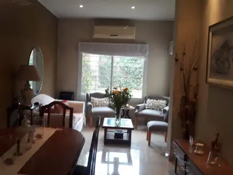 Casa 6 ambientes con 2 baños