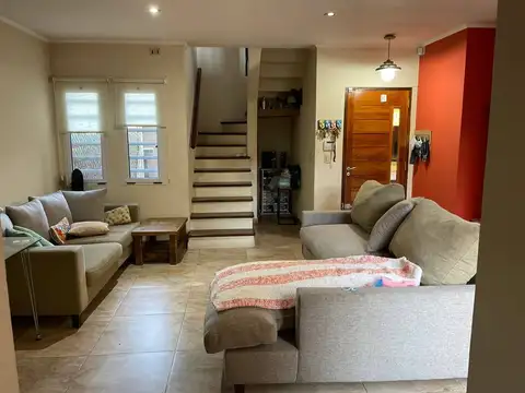 Casa 5 ambientes con 2 baños