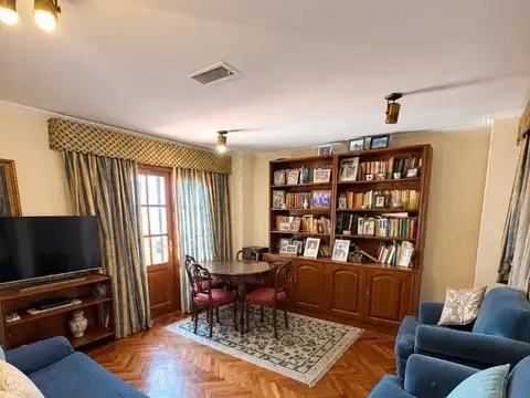 Casa 7 ambientes con 9 baños