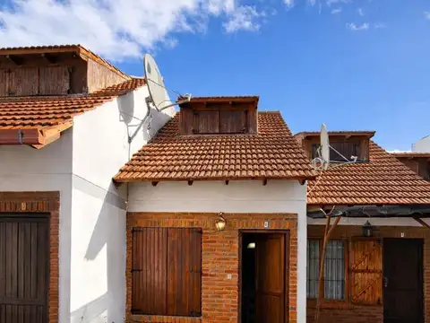 Duplex, 2 dormitorios, cochera, al frente