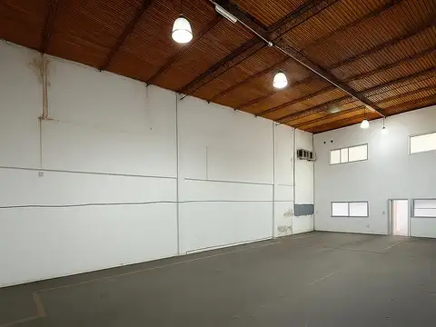 Deposito en alquiler con oficinas en Rosario 