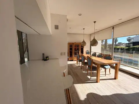 VENTA/ PERMUTA - Casa 3 Dormitorios con Quincho independiente y parrilla - Puerto Roldan, Roldan