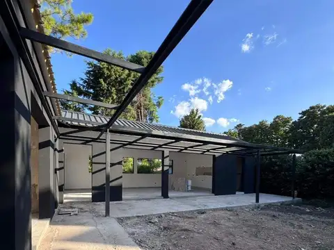 Casa en Venta con 2 cocheras