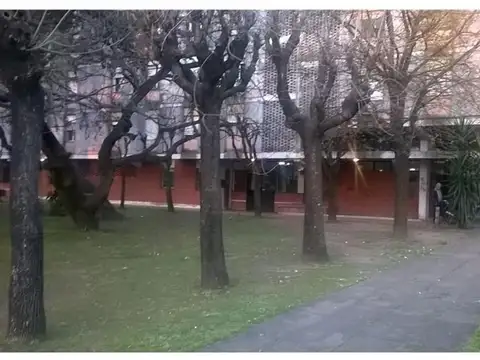 4 AMB amplio, muy bueno. 3º Piso