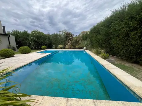 Casa 5 ambientes con 2 baños