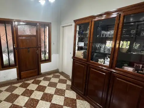 Casa 6 ambientes con 4 baños