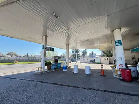 ESTACION DE SERVICIO SOBRE AV RIVADAVIA