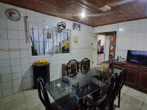 Casa 4 ambientes con 2 baños