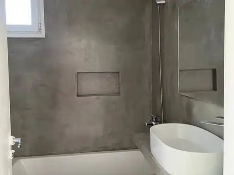 Casa en Alquiler con 3 cocheras