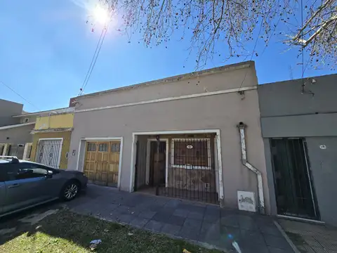 Casa 2 amb. Cochera, en alquiler en Temperley