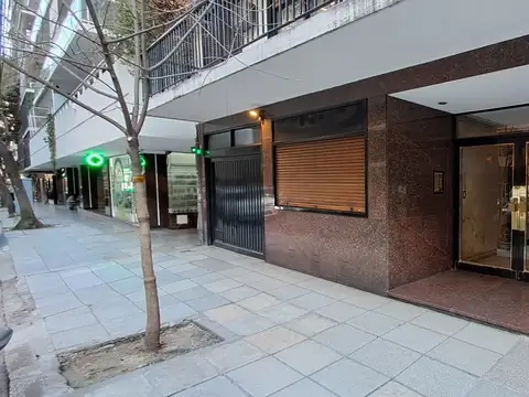 DEPARTAMENTO 4 AMBIENTES CON DEPENDENCIAS y COCHERA CONTRAFRENTE BALCON