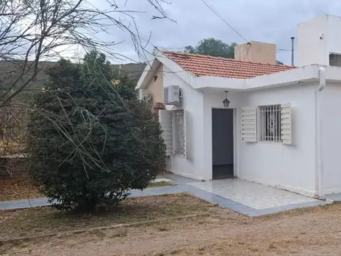 Casa 2 dormitorios Barrio Cerros Colorados