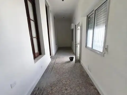 Casa 7 ambientes con 1 baño