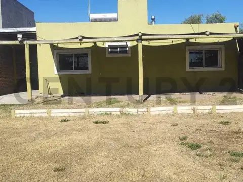 Casa 5 ambientes con 1 baño