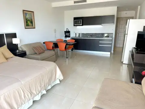 Condominio amoblado vista calle