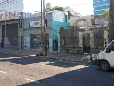 Av. Hipolito Yrigoyen 6400