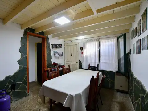 CASA 2 DORMITORIOS EN VENTA LA PLATA 2 GARAGES
