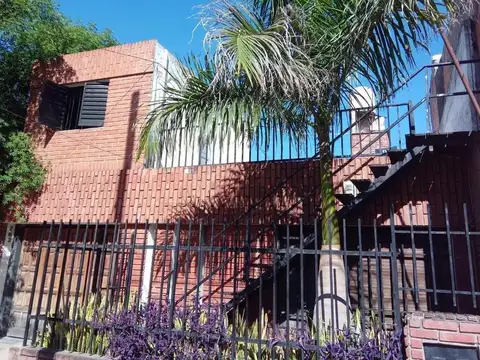 CASA A LA VENTA EN ALTO ALBERDI CON DOS DEPARTAMENTOS