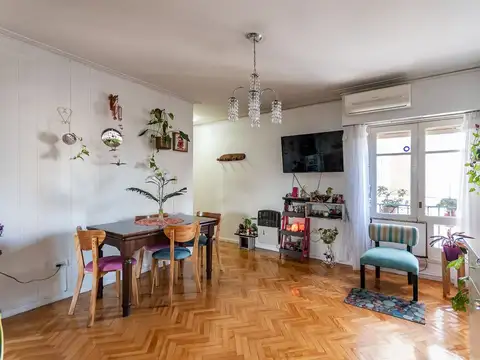 VENTA 3 AMB LUMINOSO C/BALCON EN FLORES! SUBTE!