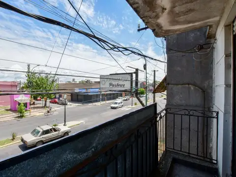 PH 3 dormi c/ patio, terraza y balcon sobre Av.