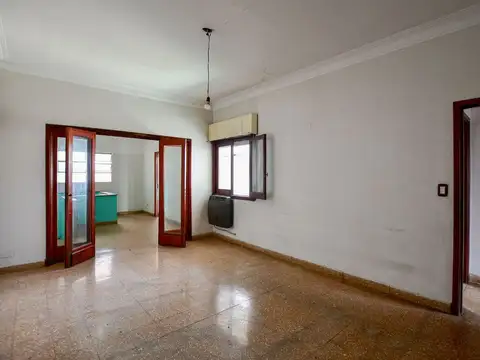 PH 3 dormi c/ patio, terraza y balcon sobre Av.