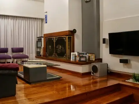 Casa 5 ambientes con 2 baños